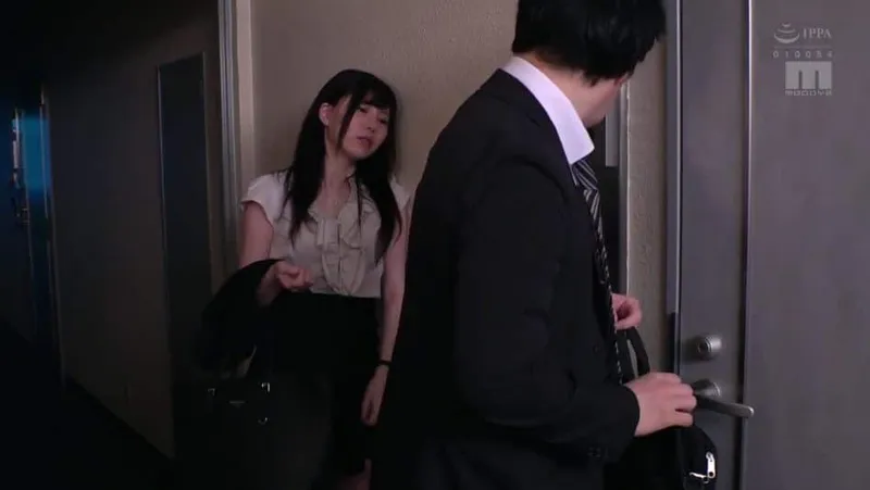 Vợ yêu nhà sát bên nhận nhầm tôi là người chồng trong một hôm say xỉn